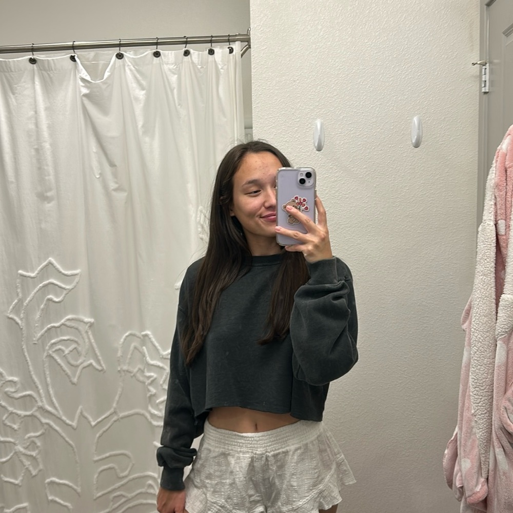 Brandy Melville (John Galt) Crop Top Sweatshirt